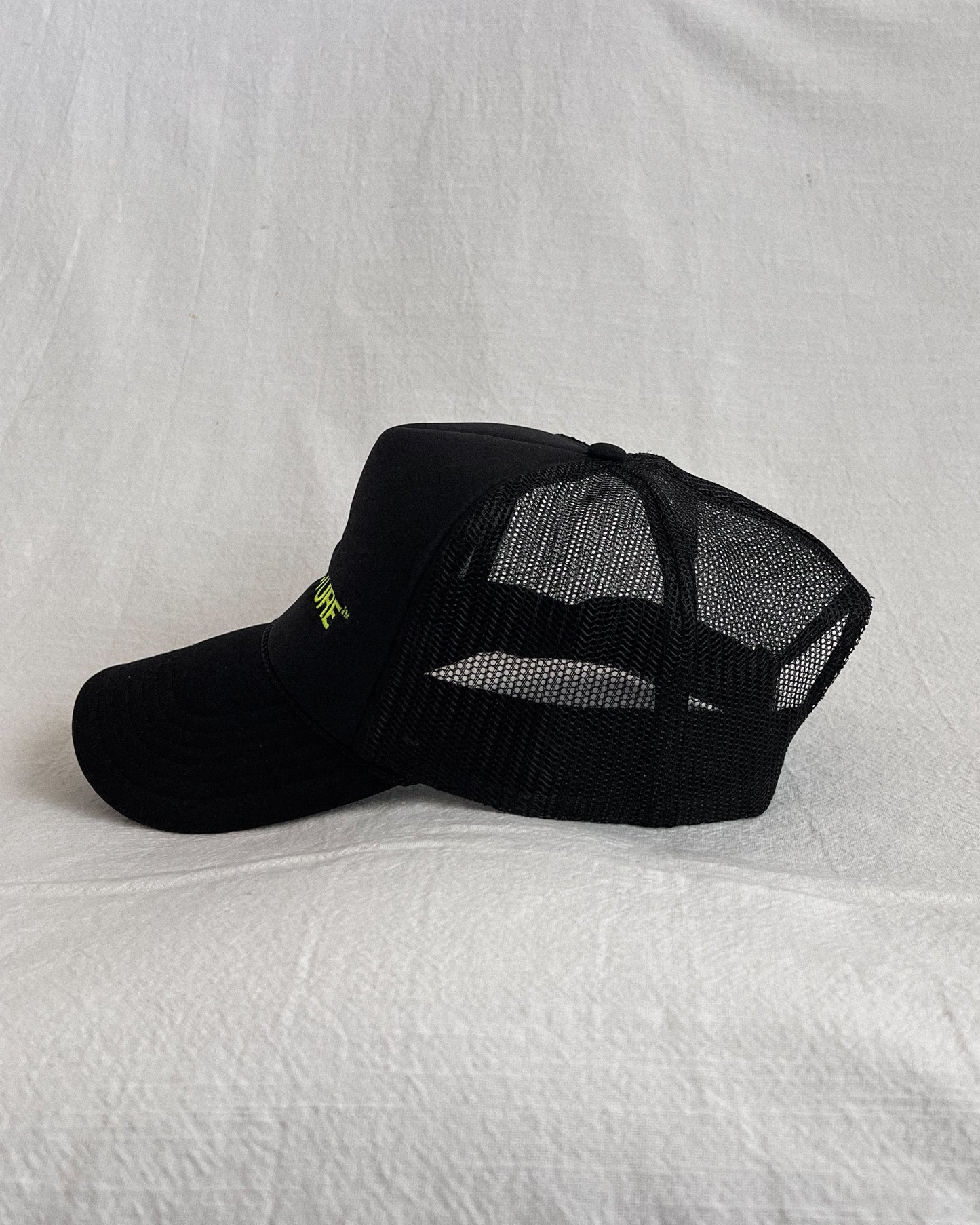 SS25 FRIENDS & FAMILY HAT